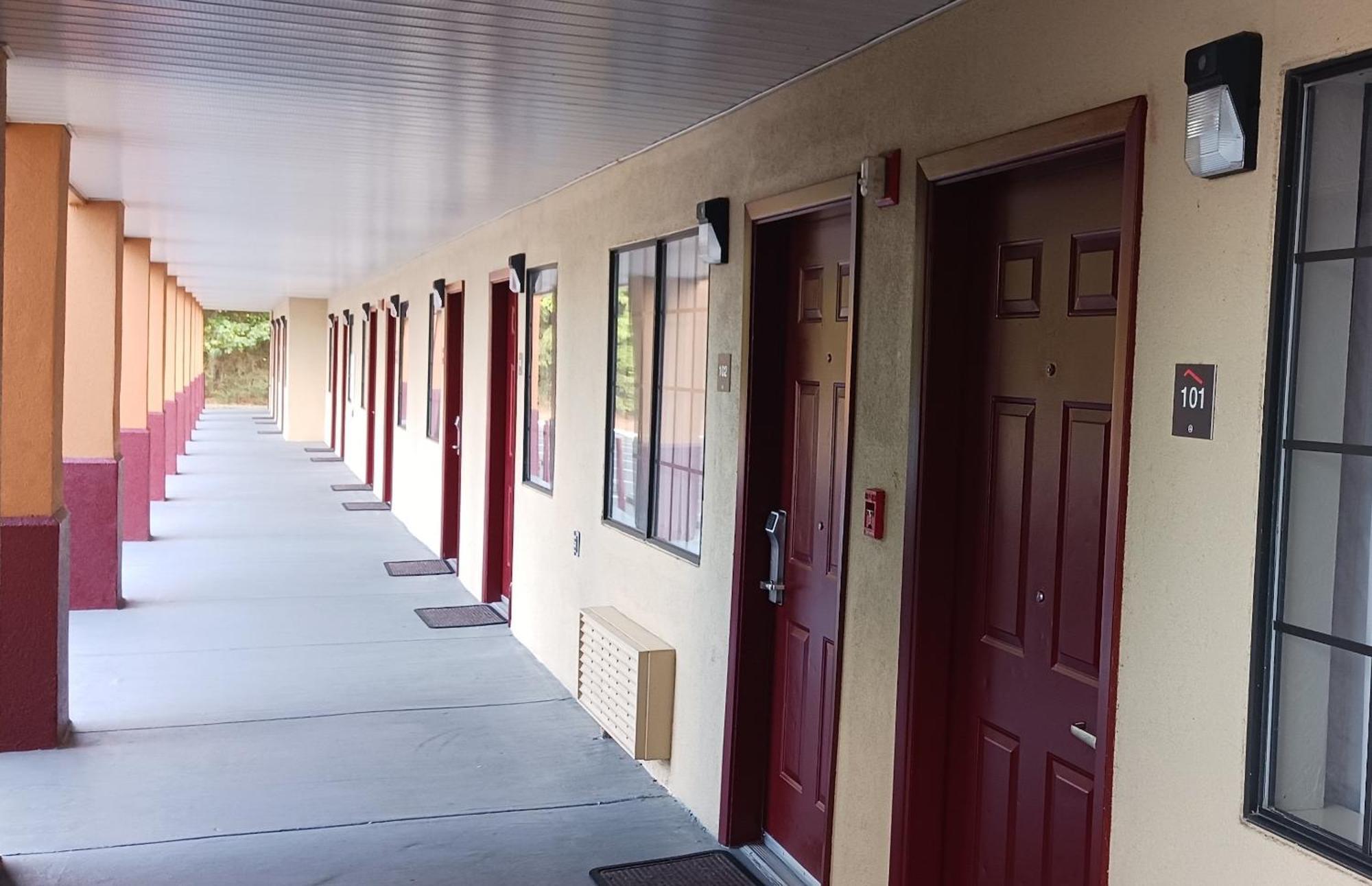 Red Roof Inn & Suites Jackson - Richland Екстериор снимка