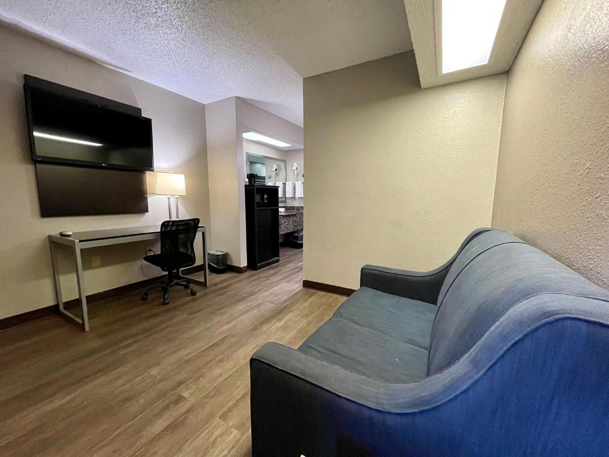 Red Roof Inn & Suites Jackson - Richland Екстериор снимка