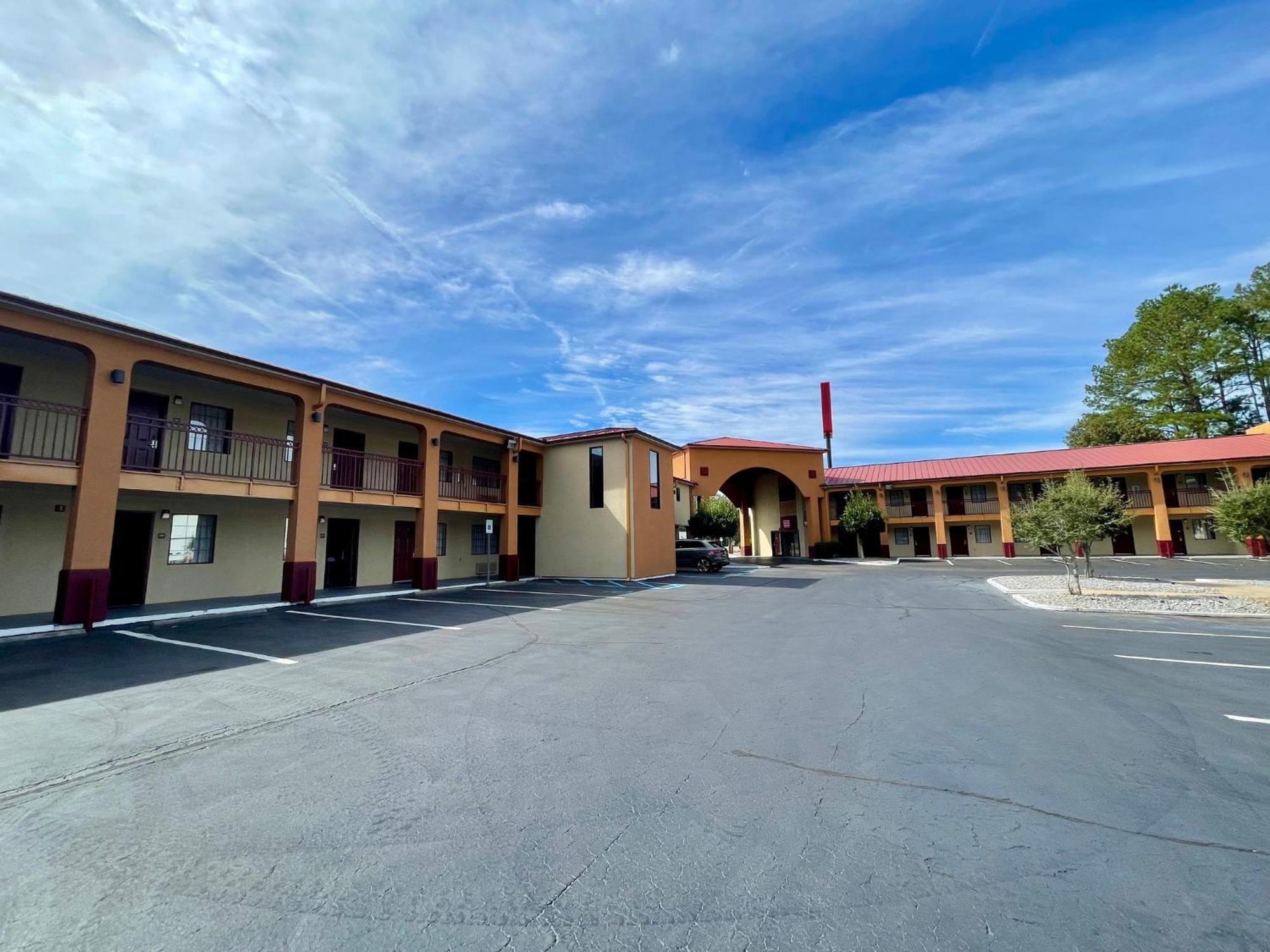 Red Roof Inn & Suites Jackson - Richland Екстериор снимка