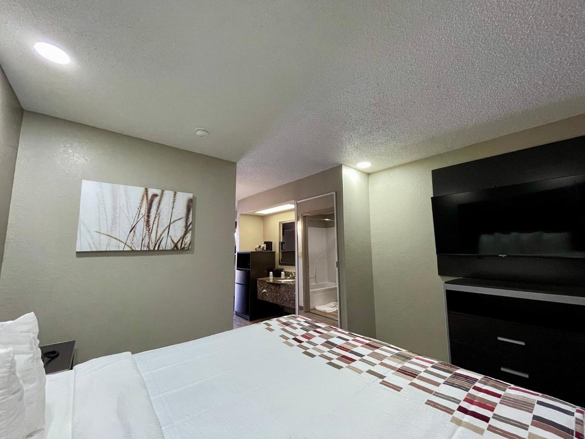 Red Roof Inn & Suites Jackson - Richland Екстериор снимка