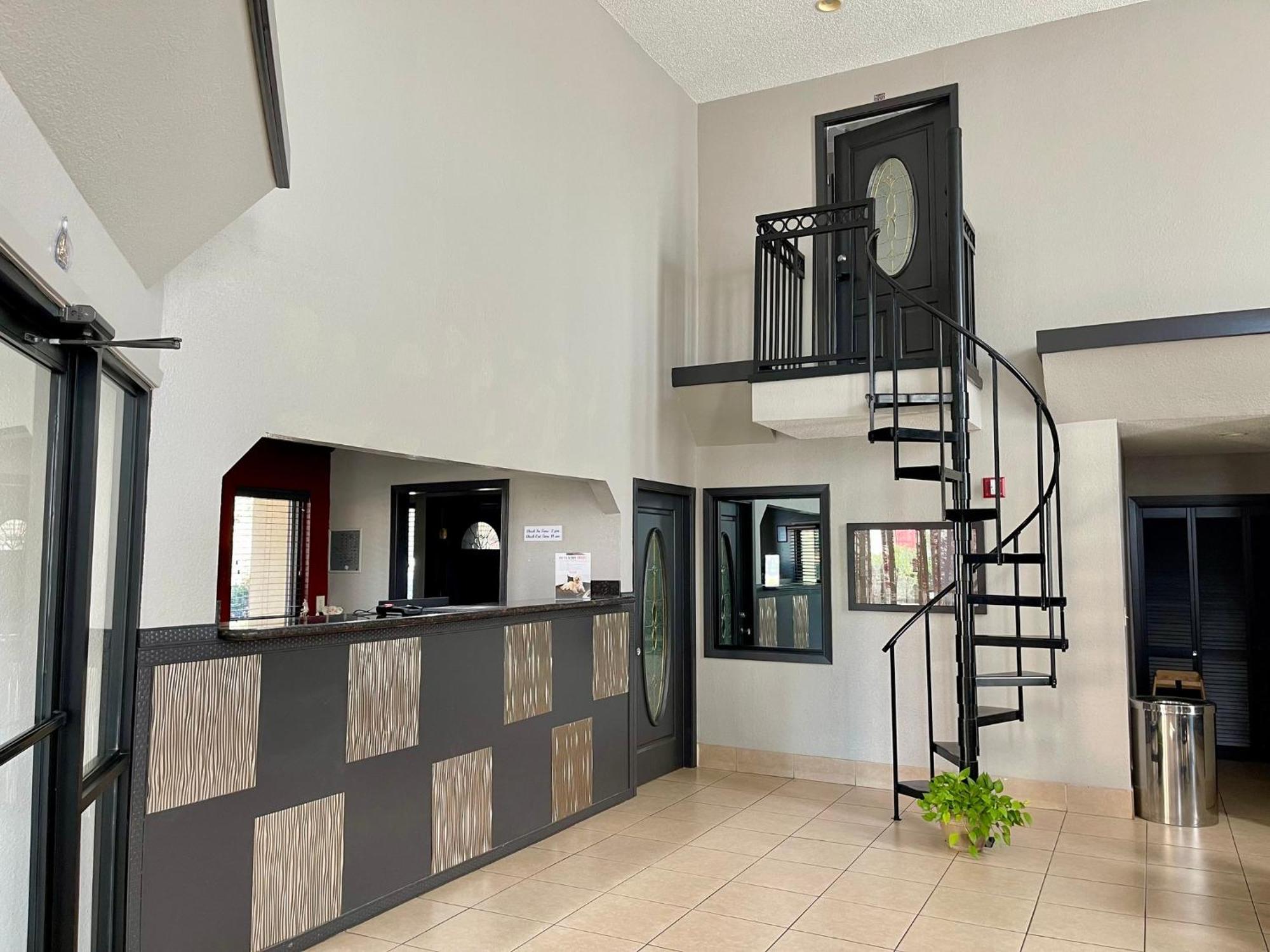 Red Roof Inn & Suites Jackson - Richland Екстериор снимка