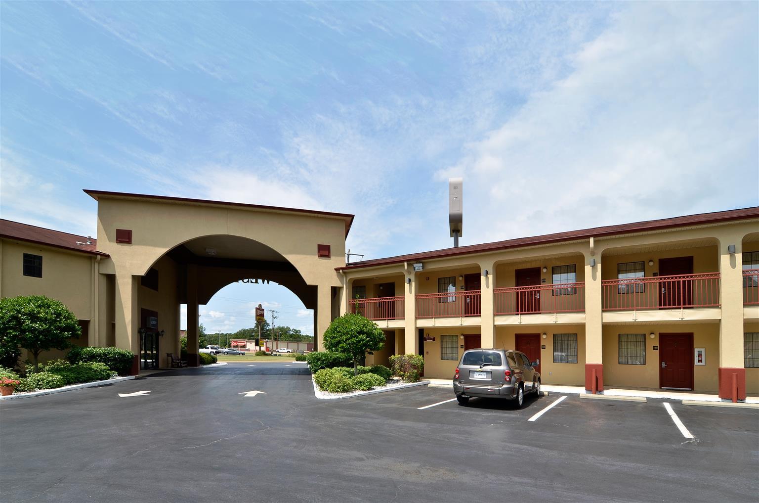 Red Roof Inn & Suites Jackson - Richland Екстериор снимка