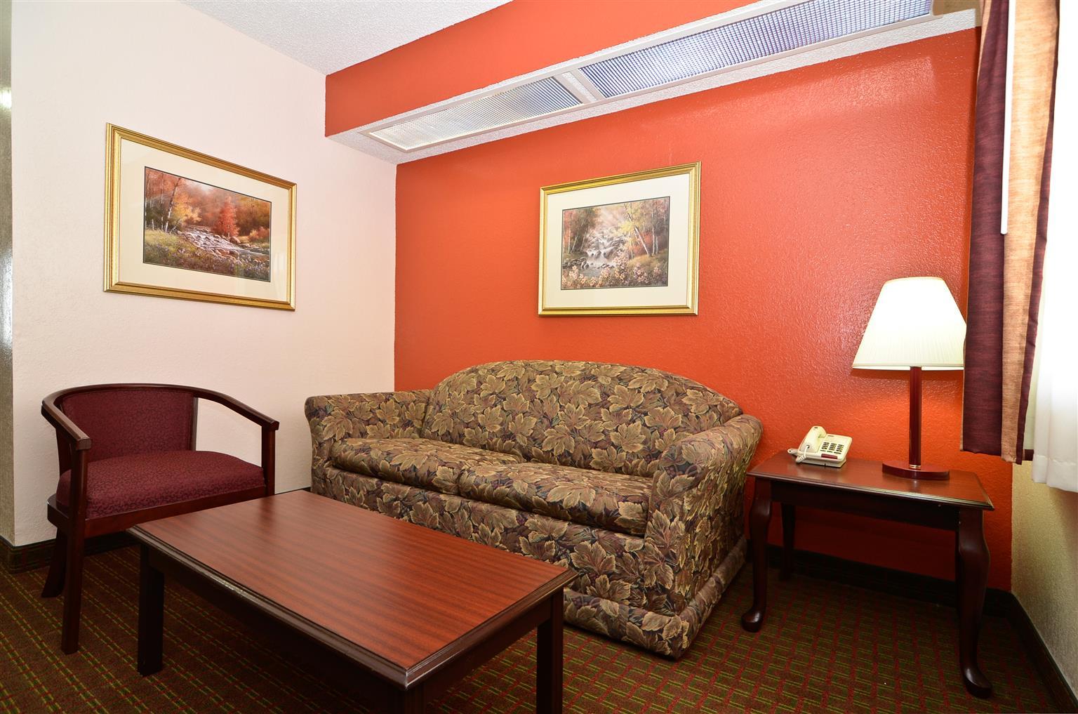 Red Roof Inn & Suites Jackson - Richland Стая снимка