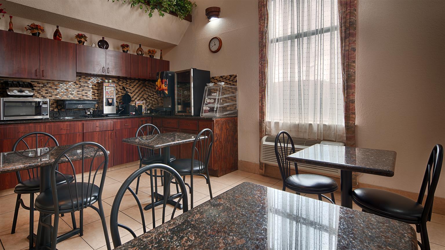 Red Roof Inn & Suites Jackson - Richland Екстериор снимка