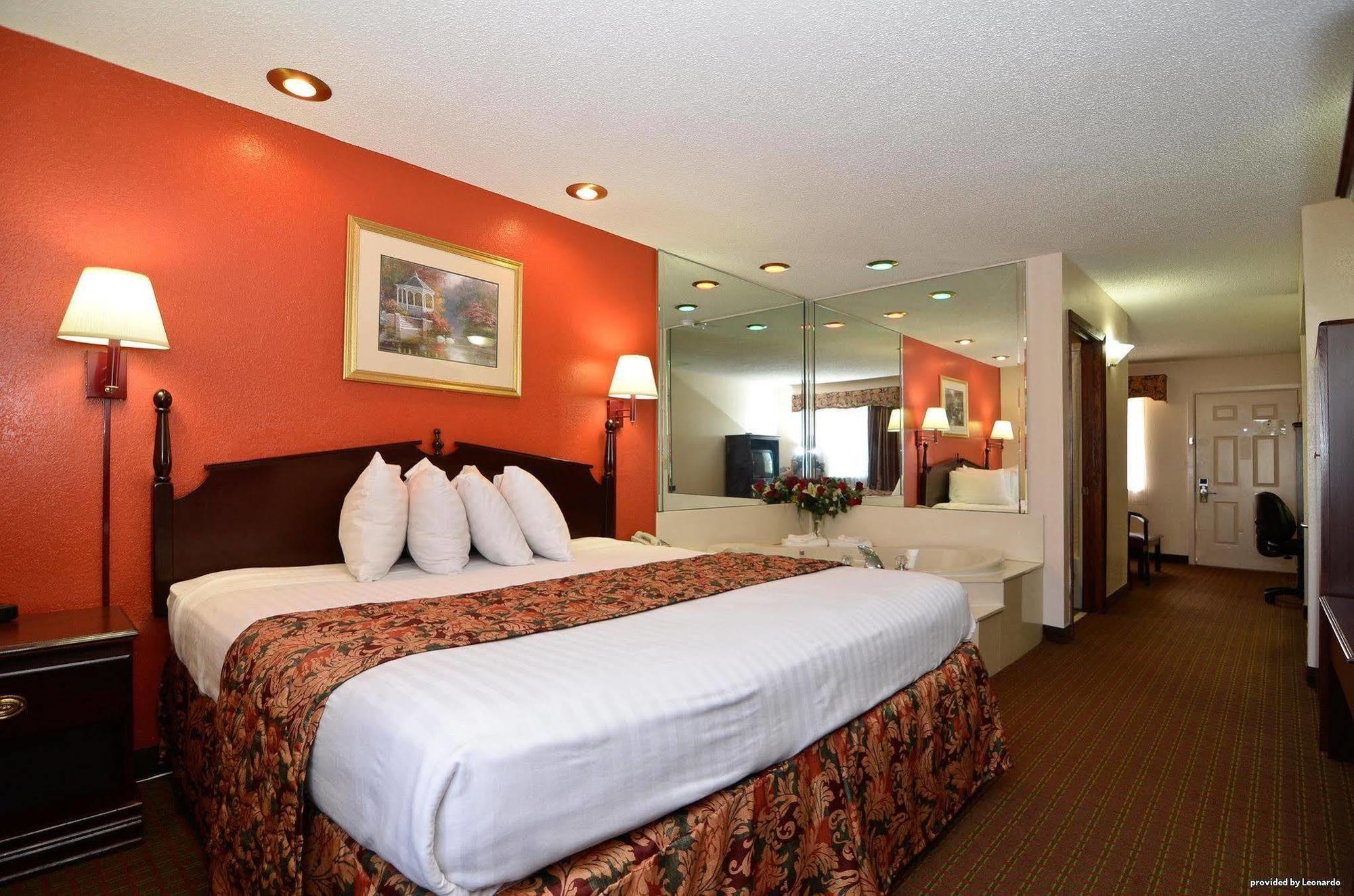 Red Roof Inn & Suites Jackson - Richland Екстериор снимка