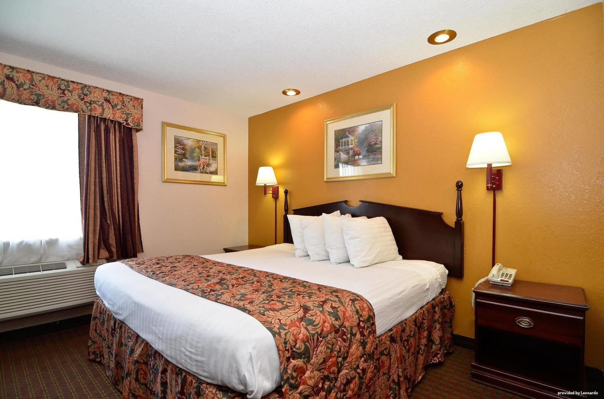 Red Roof Inn & Suites Jackson - Richland Екстериор снимка
