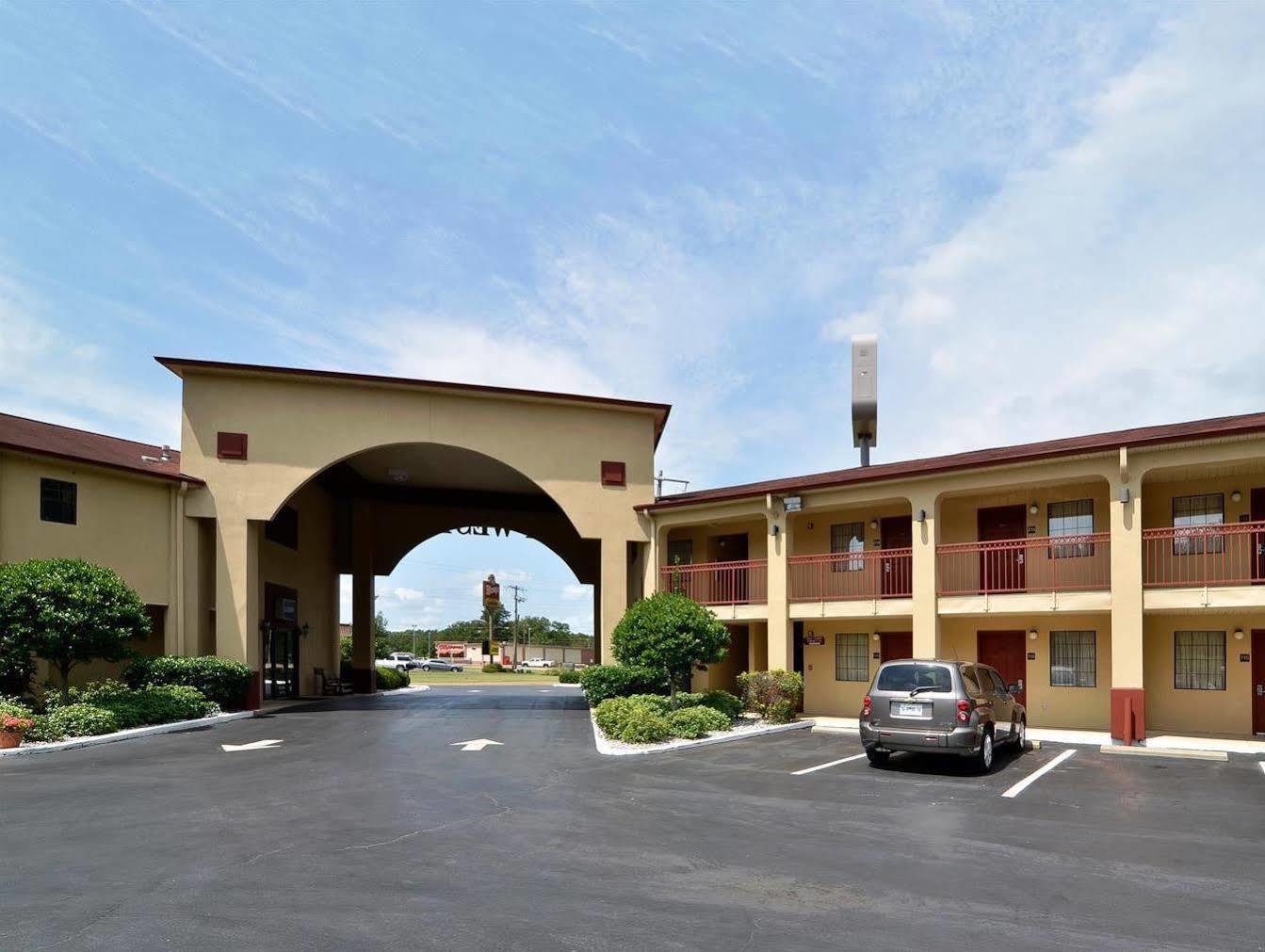 Red Roof Inn & Suites Jackson - Richland Екстериор снимка