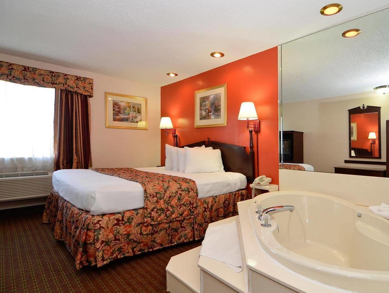 Red Roof Inn & Suites Jackson - Richland Екстериор снимка