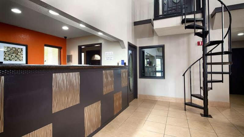 Red Roof Inn & Suites Jackson - Richland Екстериор снимка