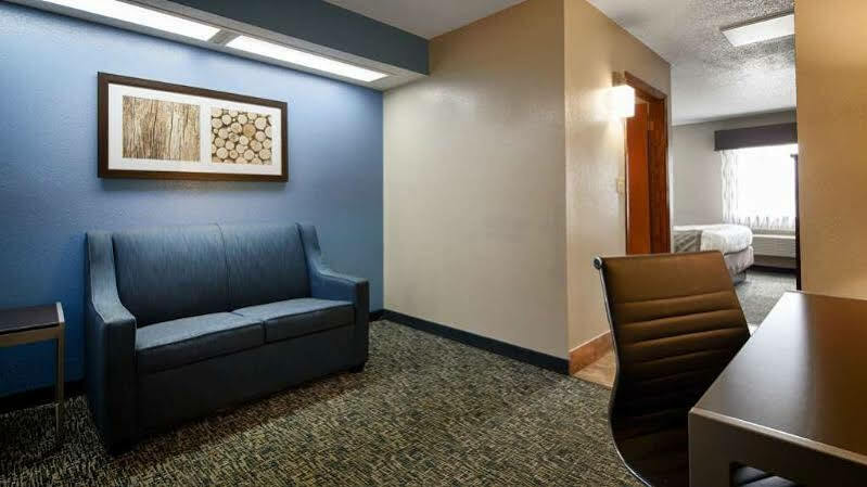 Red Roof Inn & Suites Jackson - Richland Екстериор снимка